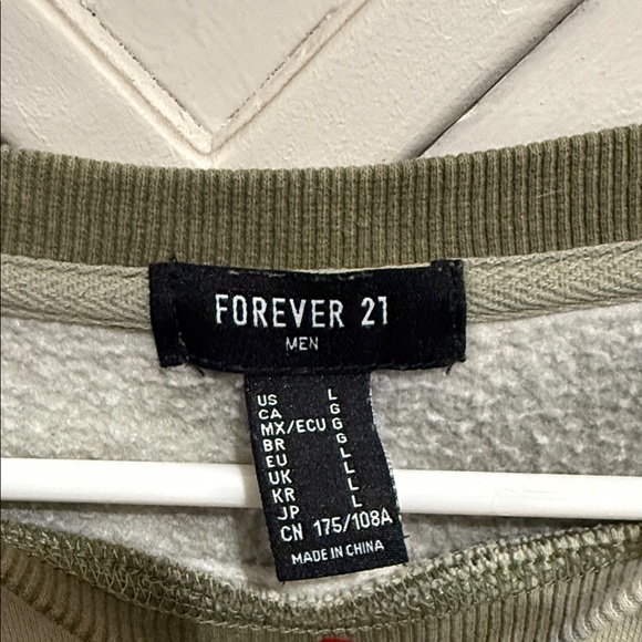 Men’s Tie-Dye Graphic Sweatshirt - Picture 4 of 6